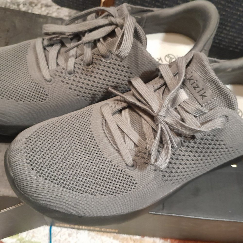 Kizik tennis shoes NWOT